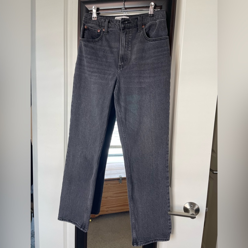 A&F Size 26S/2S 90s Ultra High Rise Straight Jeans (Black)